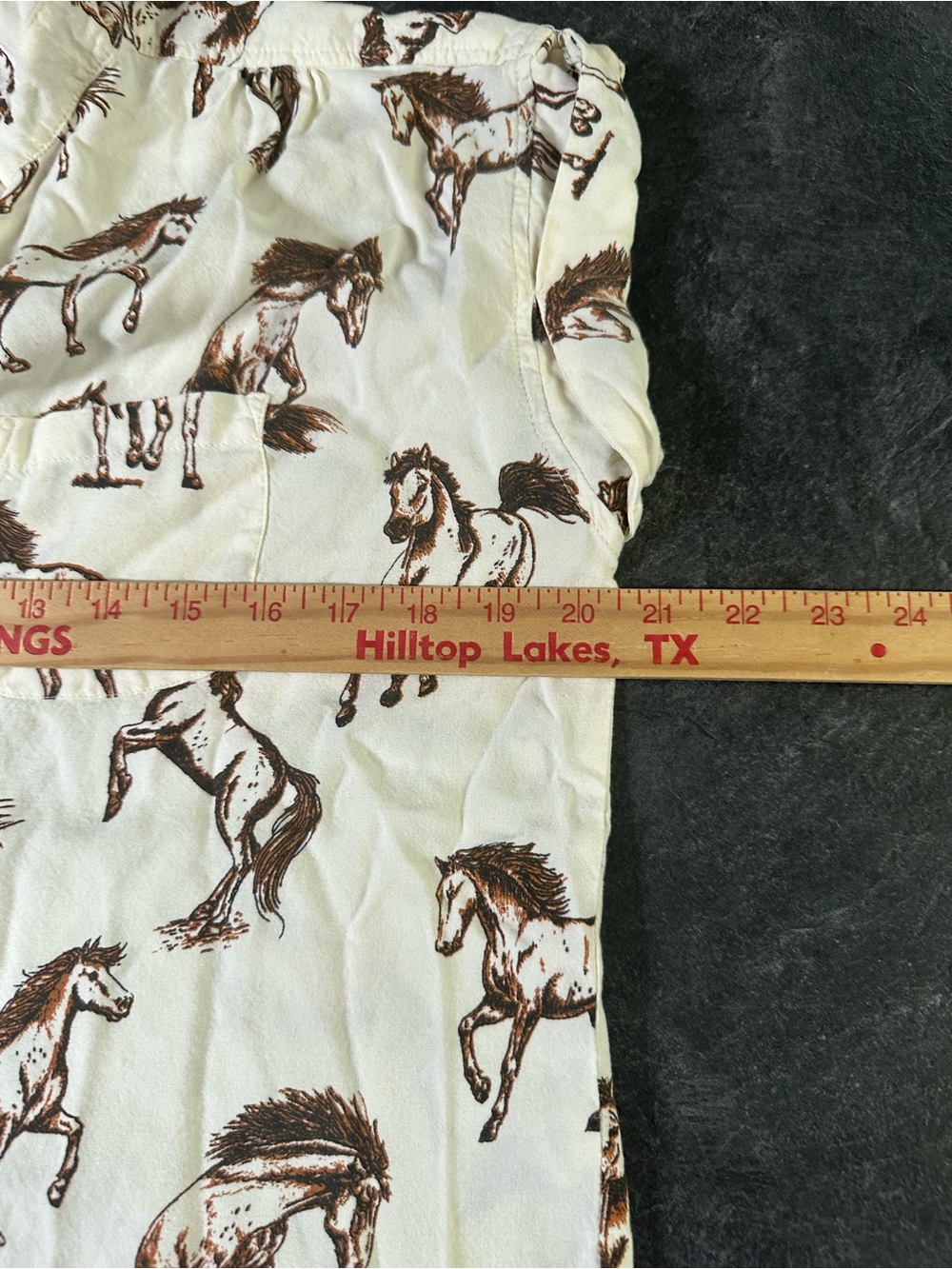 Rare cotton rye outfitters women’s small horse-Print Button Blouse cap sleve - Picture 9 of 9